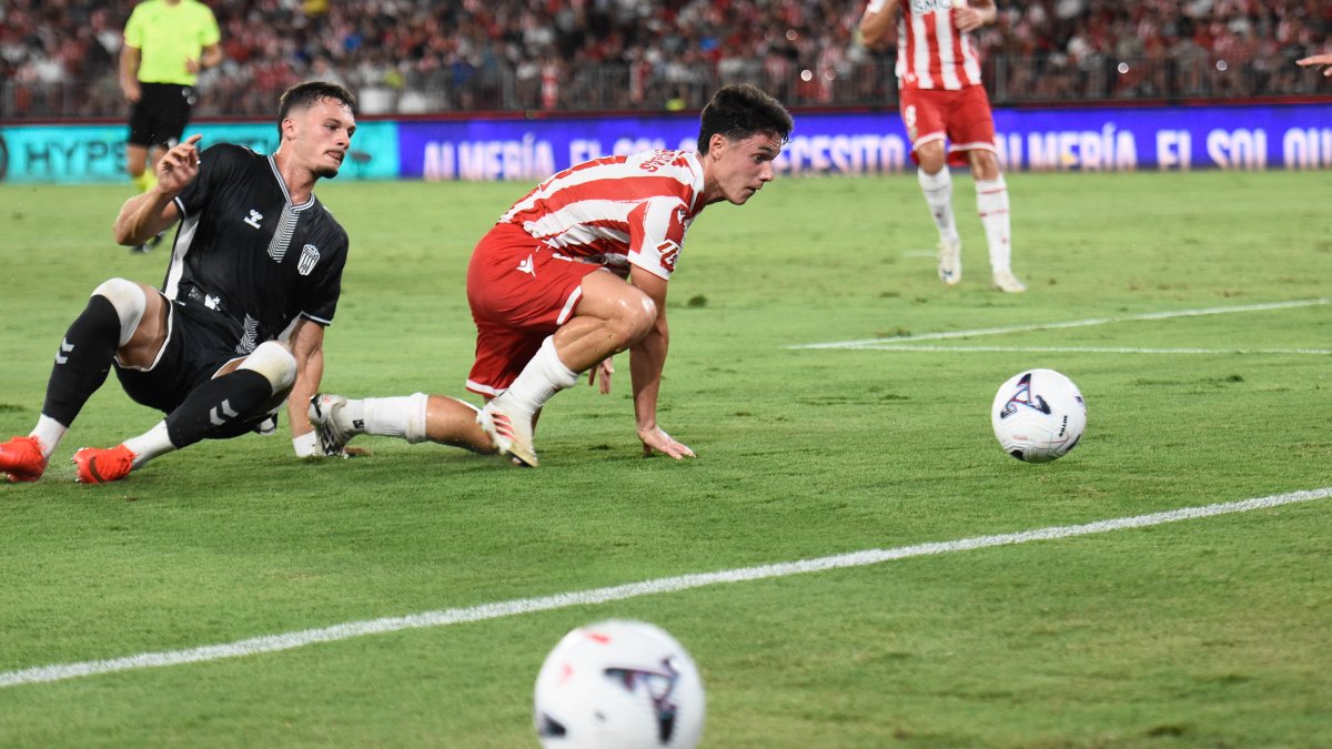 El Pichichi de Segunda la pasada temporada no salió anoche, pero el mercado en Portugal y Arabia está abierto hasta el 4.