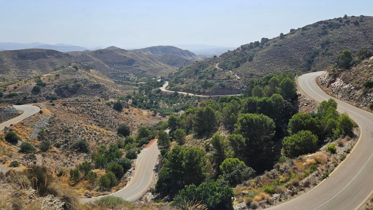 Las carreteras de la Sierra de Los Filabres reciben a La Vuelta con paso por Velefique y llegada en Calar Alto.