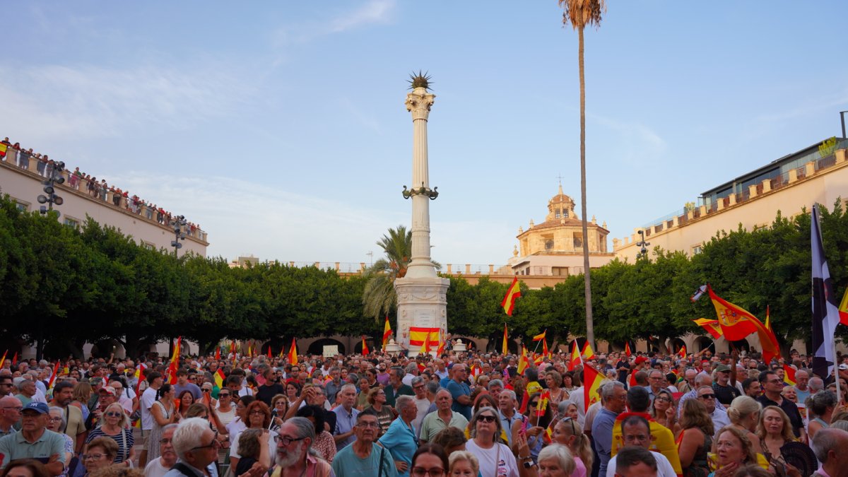 La Plaza Vieja, abarrotada en la manifestación en apoyo a Ceuta.