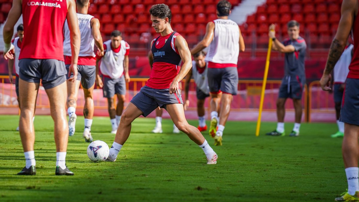 El tren del fútbol portugués pasó para el futbolista del Almería.