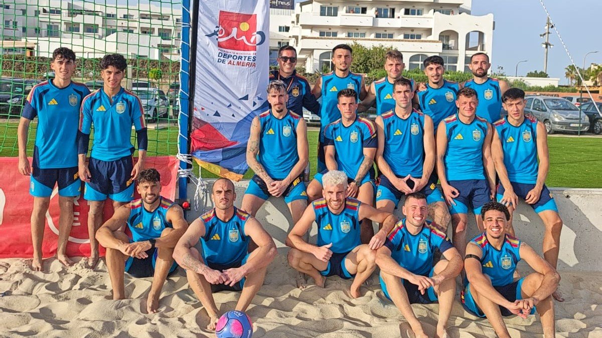 Selecciones de España de fútbol-playa en el Arena Center El Toyo.