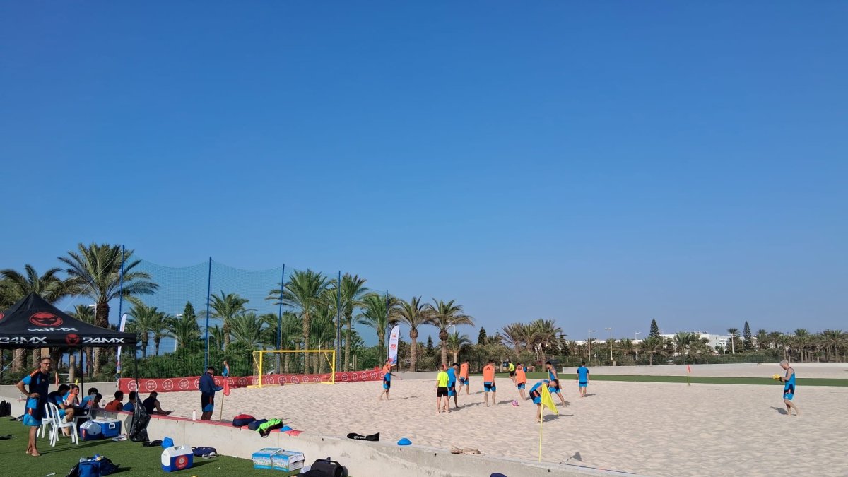 Entrenamiento de la selección española de fútbol playa en el Arena Center de El Toyo, en Almería.