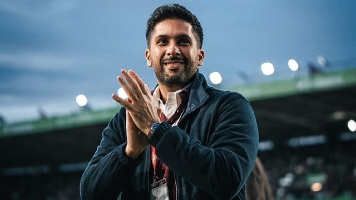 Si Turki Al-Sheikh no viajaba en Segunda, Mohammed Al-Khereiji no hizo ascos a la categoría de plata y se prodigaba por los campos con su equipo.