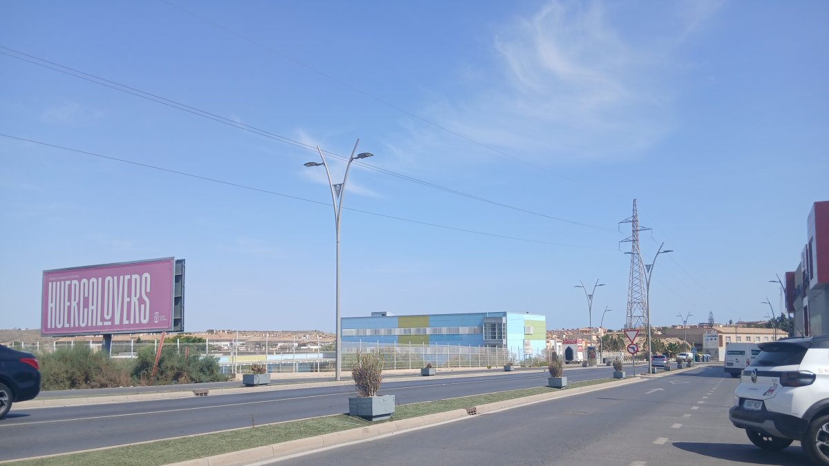 Infraestructura eléctrica cercana al CEIP La Jarilla de Huércal de Almería.