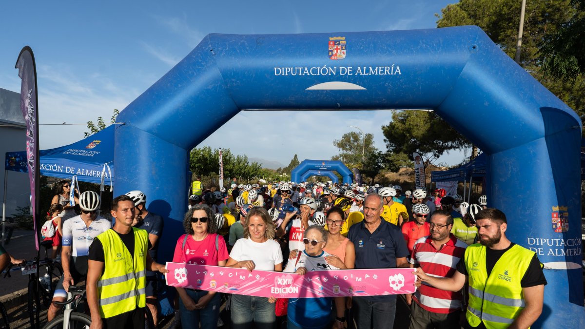 ‘Las 4 Cimas’ recorre la Sierra de Los Filabres con más de 400 participantes.