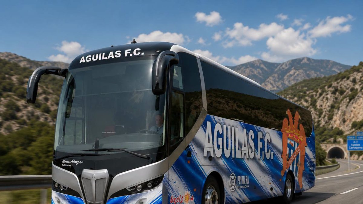 El Águilas cruzará España en su flamante autobús que debutaba en Barcelona.
