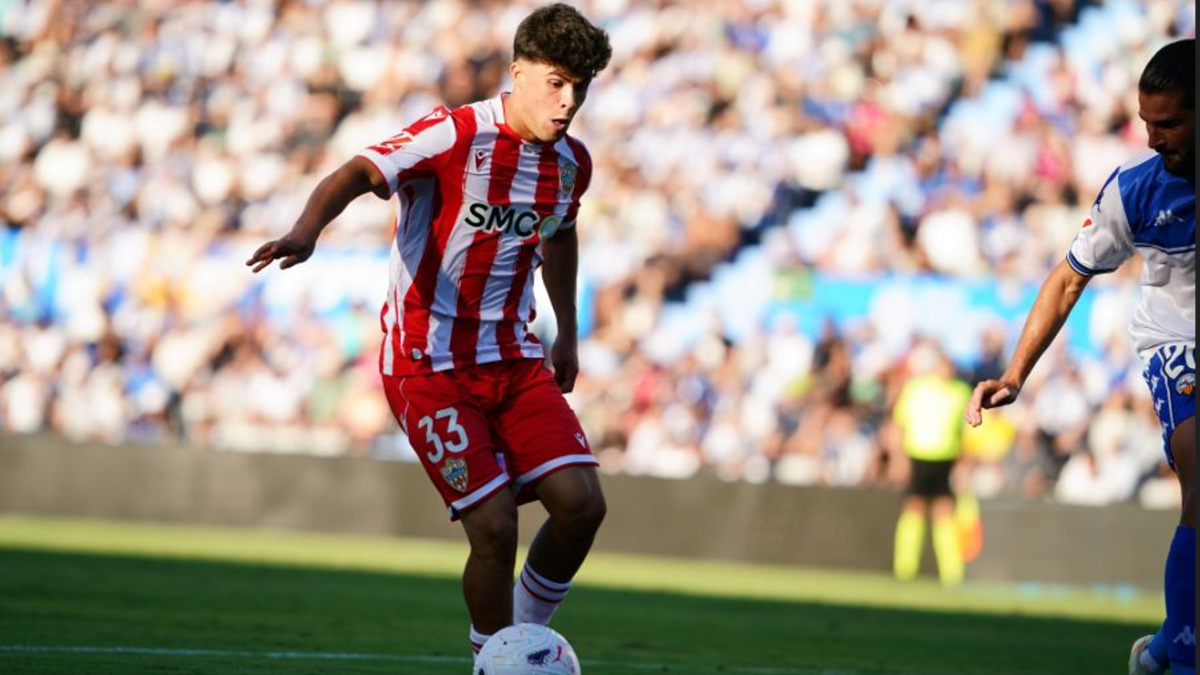 Quim Junyent ya es uno de los fijos en la rotación titular del Almería.