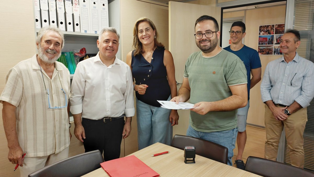 Presentación de la candidatura de Antonio Ruano a las primarias en la sede del PSOE de Almería.