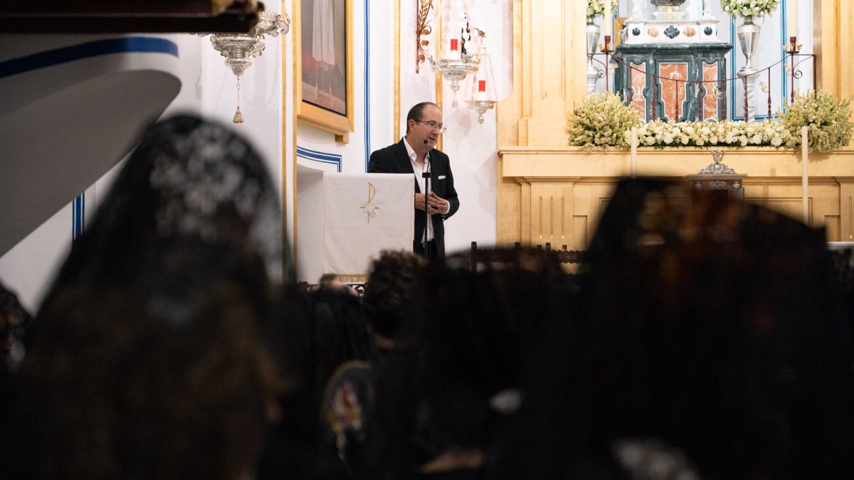 Andrés García Ibáñez, en la reciente presentación de las pinturas del Santuario del Saliente