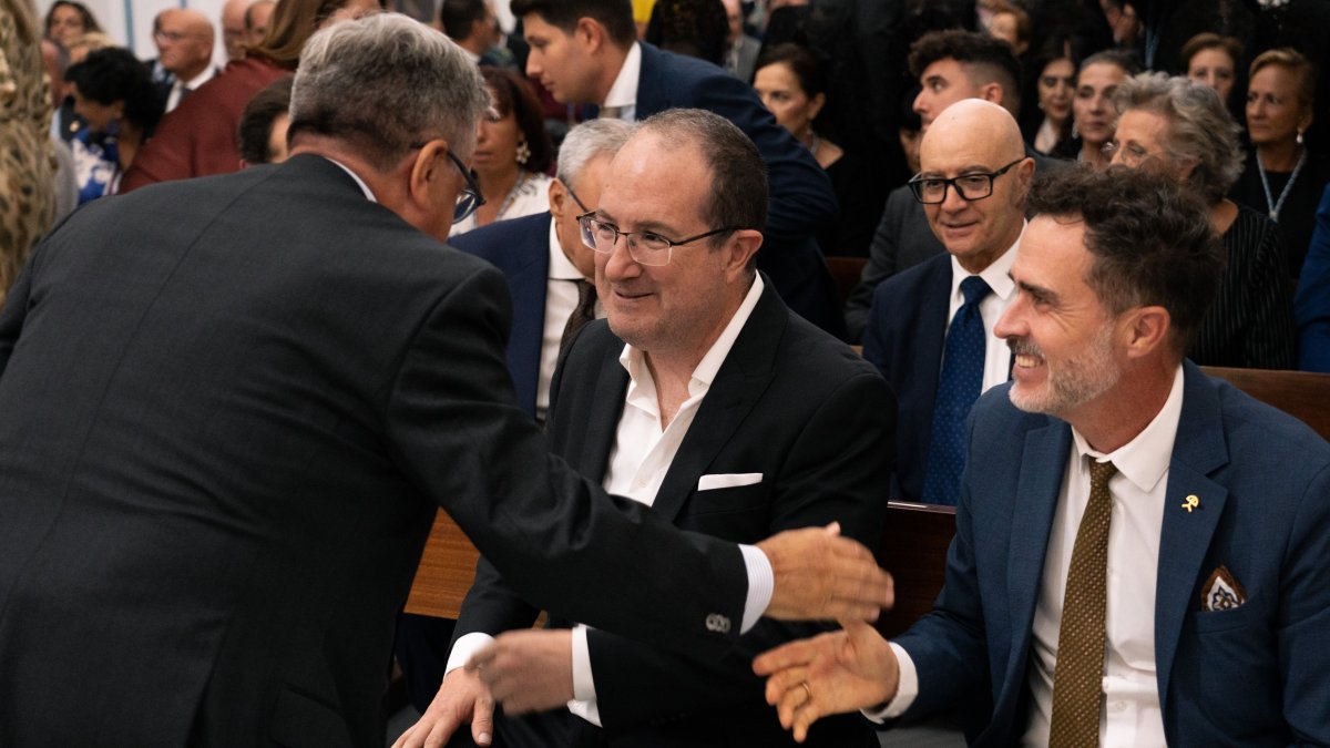 Andrés García Ibáñez, en el centro, durante el día de la reapertura del Saliente