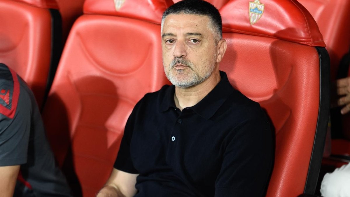 García Pimienta en el Estadio de los Juegos Mediterráneos.