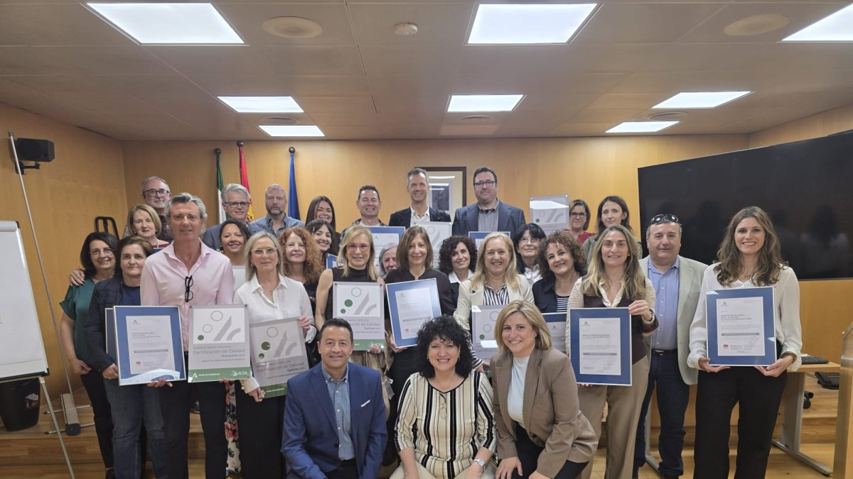 Imagen de la entrega de acreditaciones de la ACSA en el Distrito Sanitario Almería.