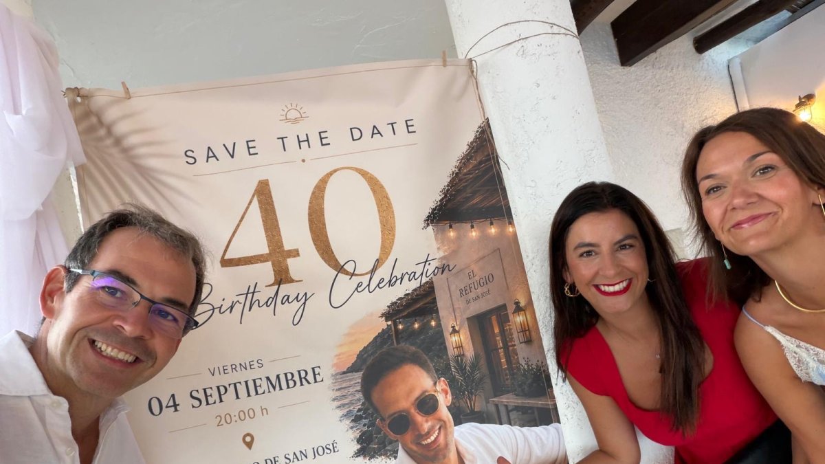 La celebración del 40 cumpleaños de Alberto García Maturana en Cala Higuera