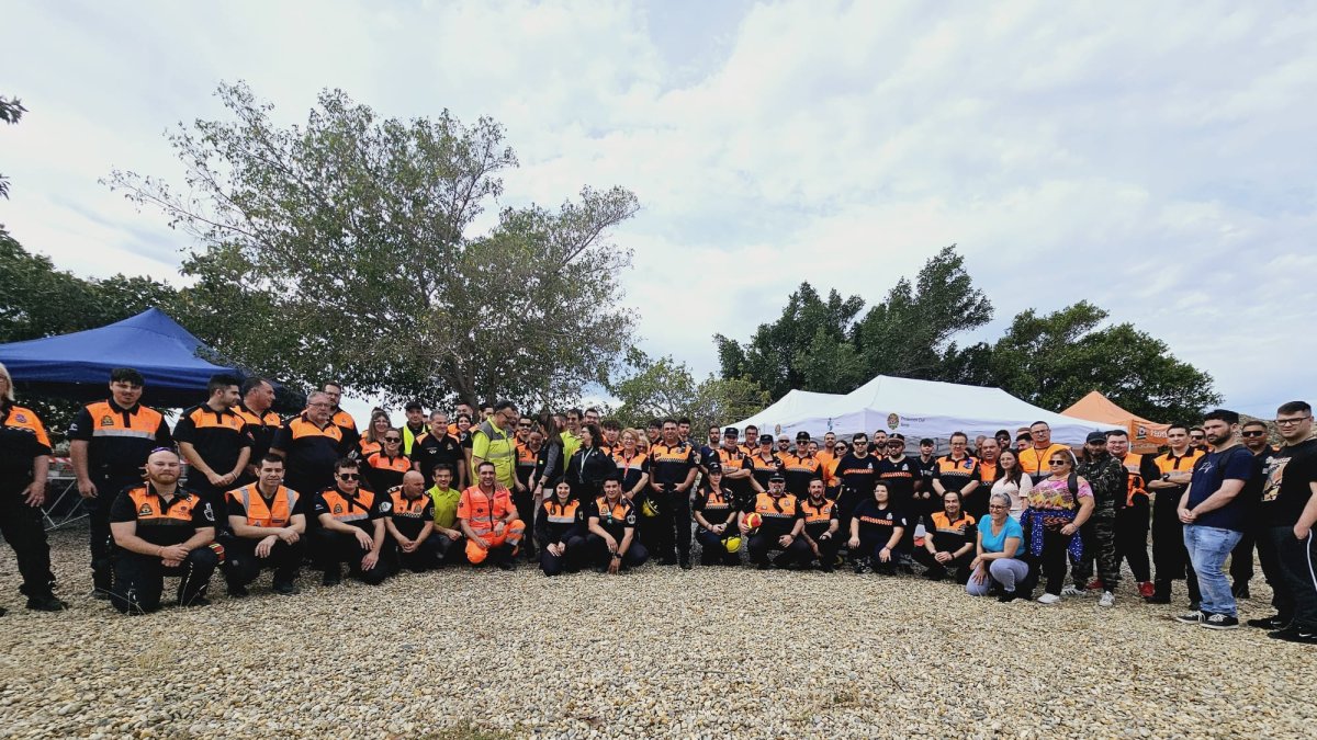 Foto de familia de miembros de Protección Civil Almería