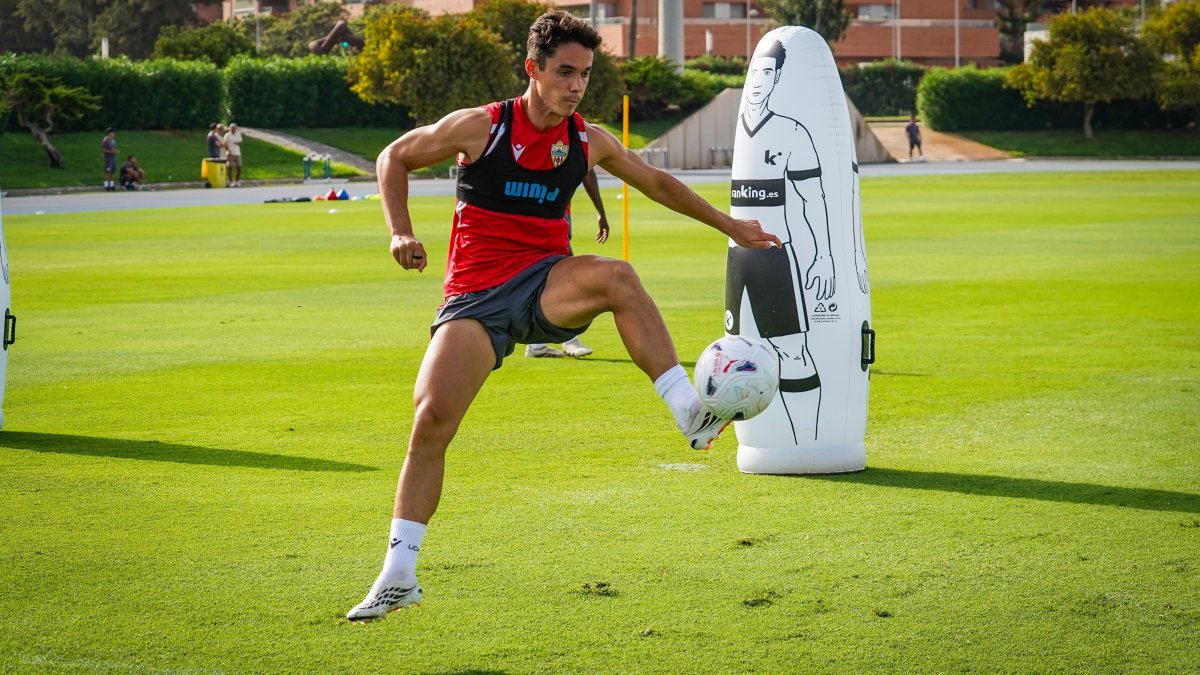 Arribas no entrena con el grupo y su presencia en Córdoba sigue en el aire.