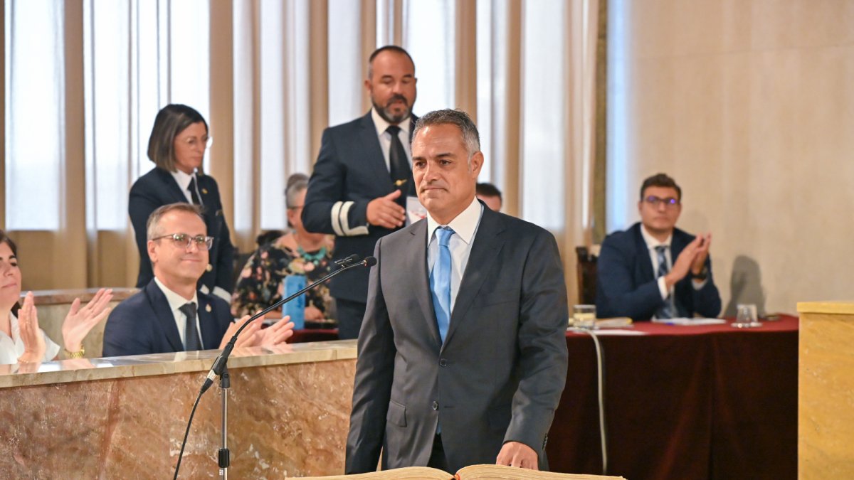 Toma de posesión de Sandro Soler Soria como nuevo concejal del Ayuntamiento de Almería.