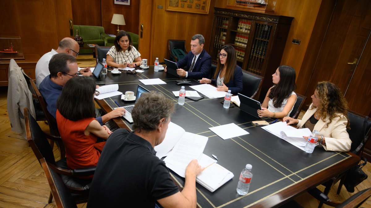 Reunión de seguimiento del convenio para la reubicación de Capitanía y Salvamento en el Puerto de Almería.