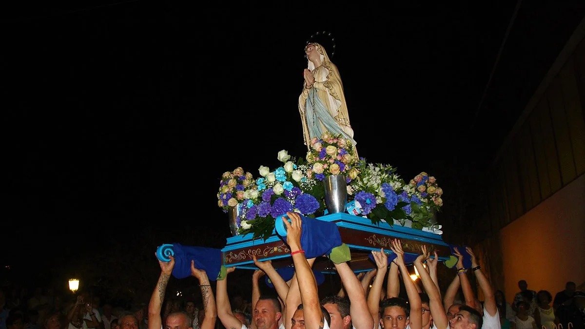 Imagen de la Virgen de Lourdes de La Gloria, en Roquetas de Mar.