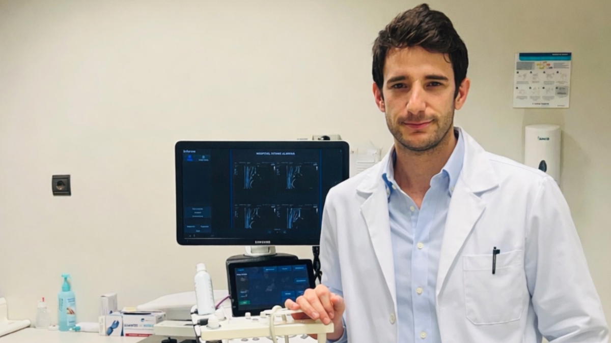 El Dr. Jiménez de Cisneros, traumatólogo infantil del hospital Vithas Almería.