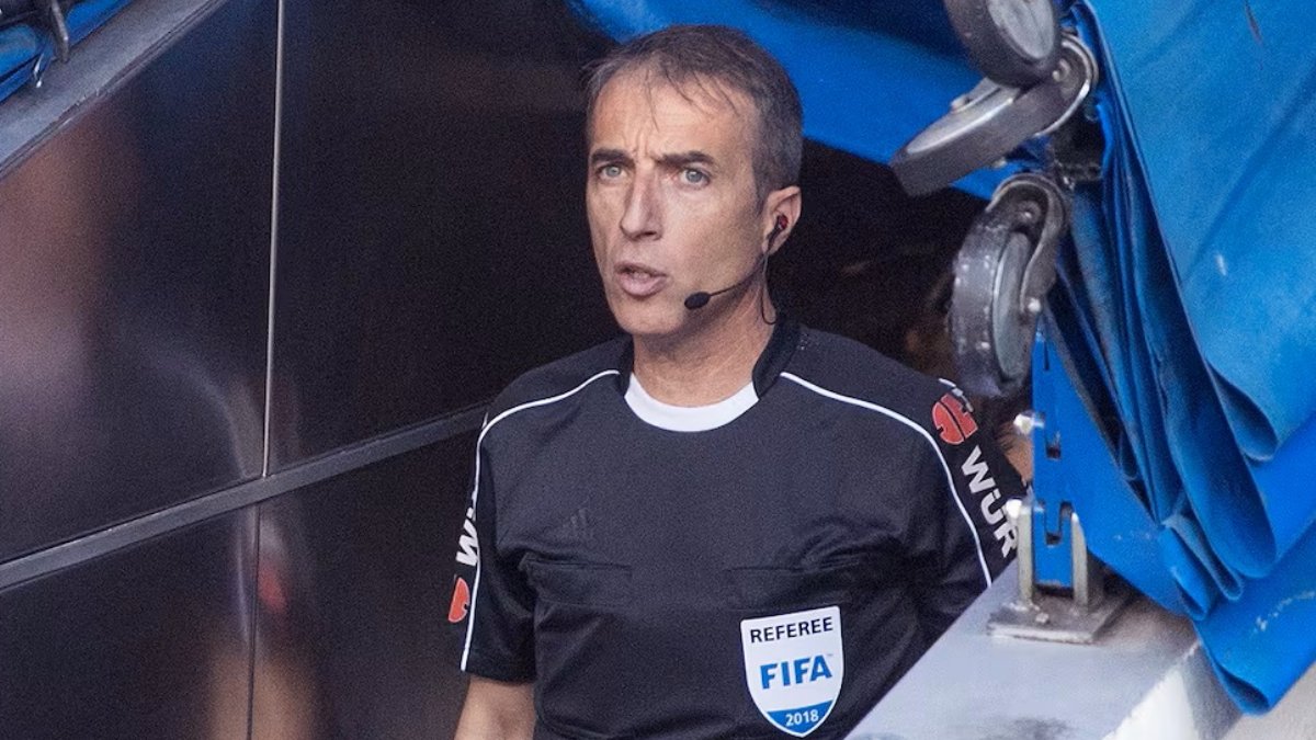 El exárbitro David Fernández Borbalán, en Almería para analizar a fondo las nuevas normas del fútbol.