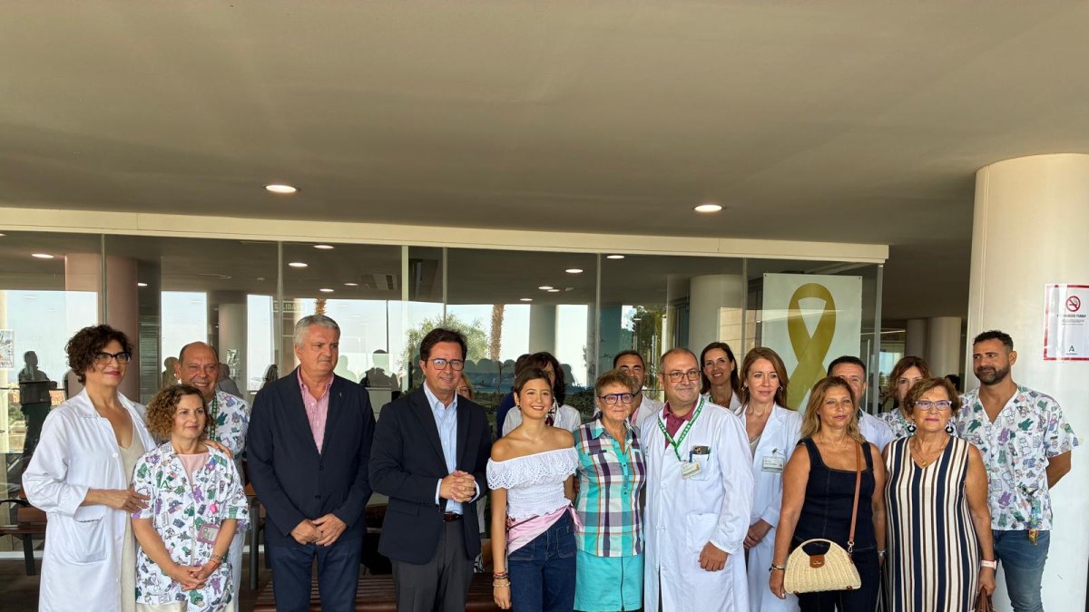 Presentación del lazo dorado en el Hospital Universitario Torrecárdenas.