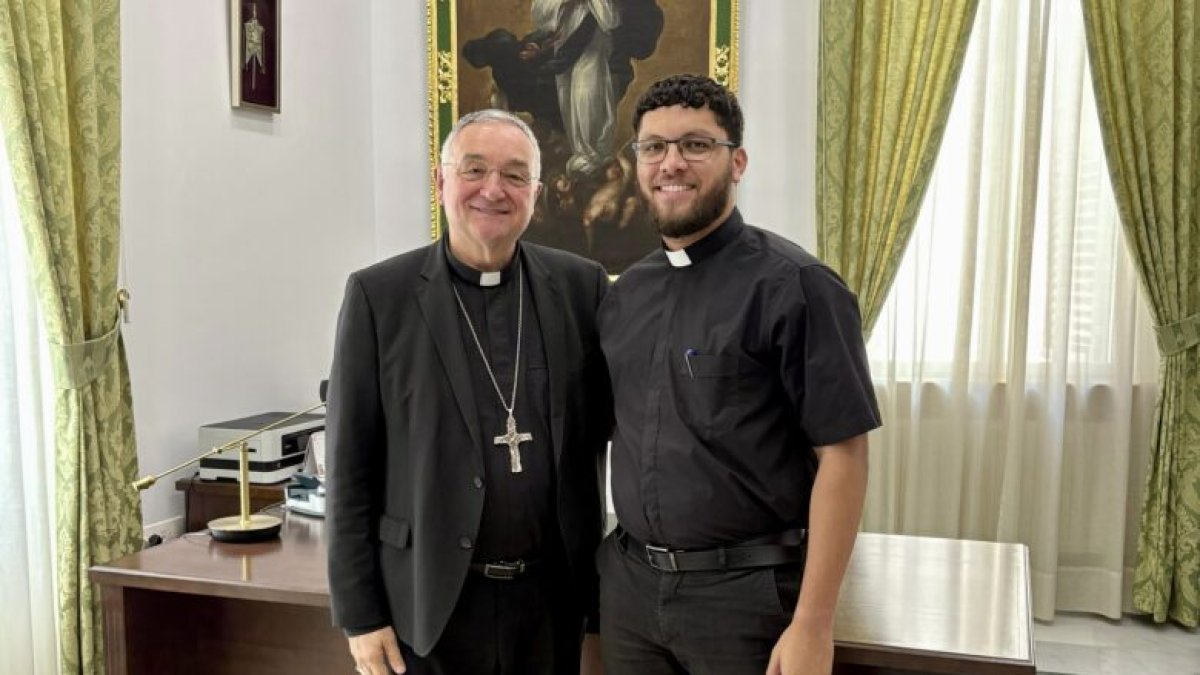 José Gregorio Rodríguez será ordenado sacerdote el próximo sábado por el obispo de Almería, Antonio Gómez Cantero.