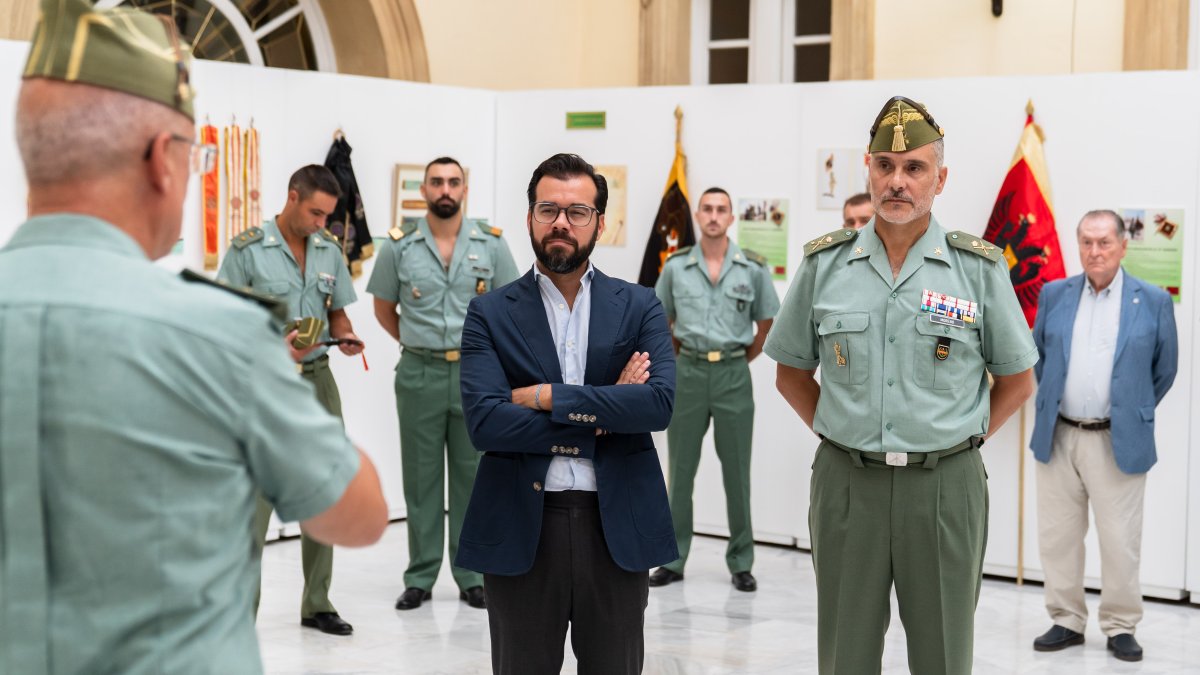 El general de brigada Moreno Arenas, a la derecha, junto al vicepresidente de la Diputación, Álvaro Izquierdo.
