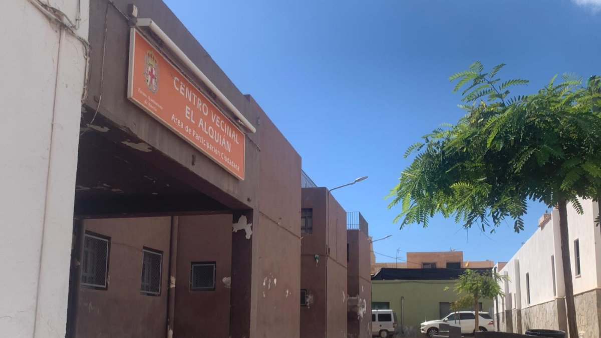Exterior del centro vecinal de El Alquián