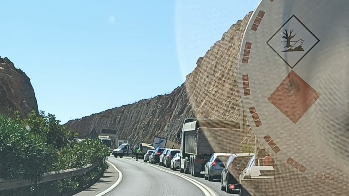 Accidente en la entrada por el Puerto de Almería.
