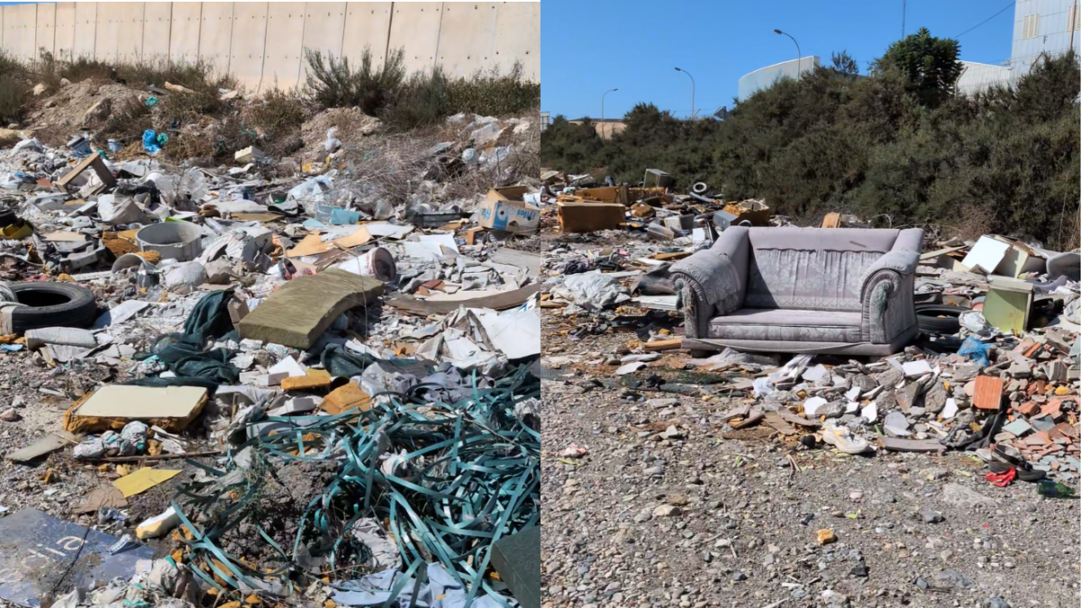 Acumulación de basura, muebles y escombros entre el Sector 20 y la rambla del Andarax