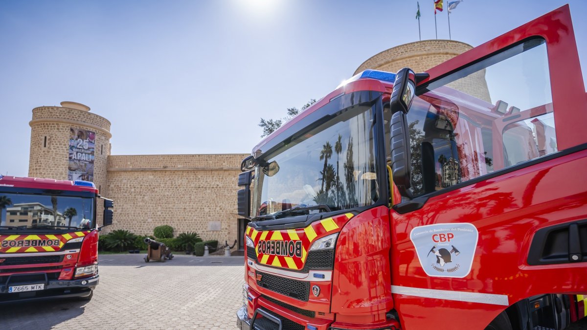 Archivo - Vehículos de Bomberos del Poniente.
