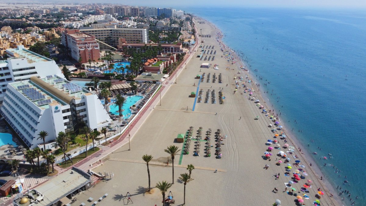 Imagen aérea de la costa roquetera