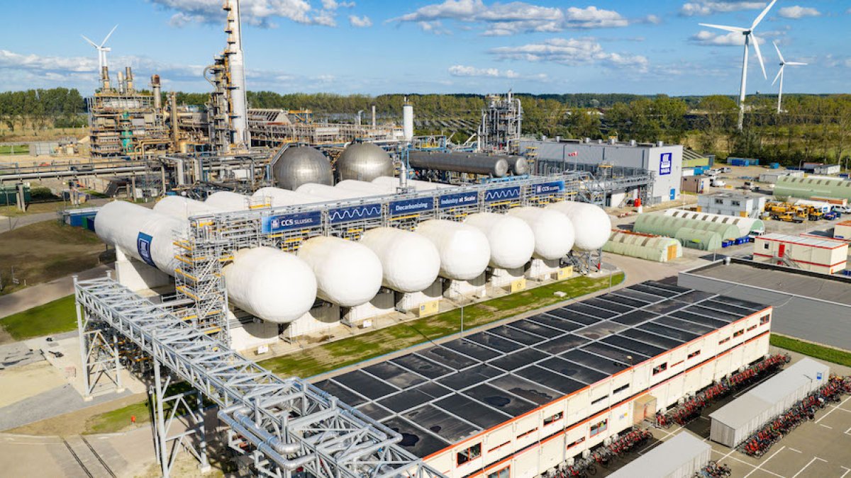 La mayor instalación industrial de captura de carbono de Europa se ha inaugurado esta semana oficialmente en la planta de Yara en Sluiskil (Países Bajos)