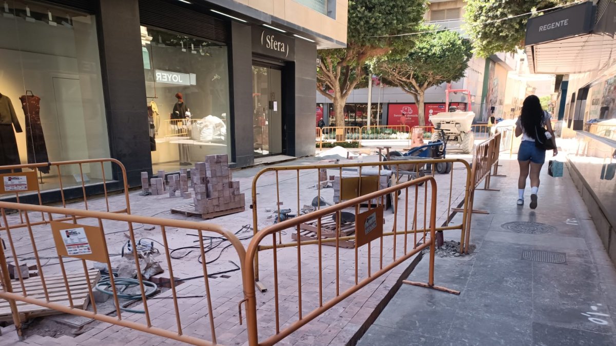 Obras de conexión entre el Paseo de Almería y el Mercado Central.