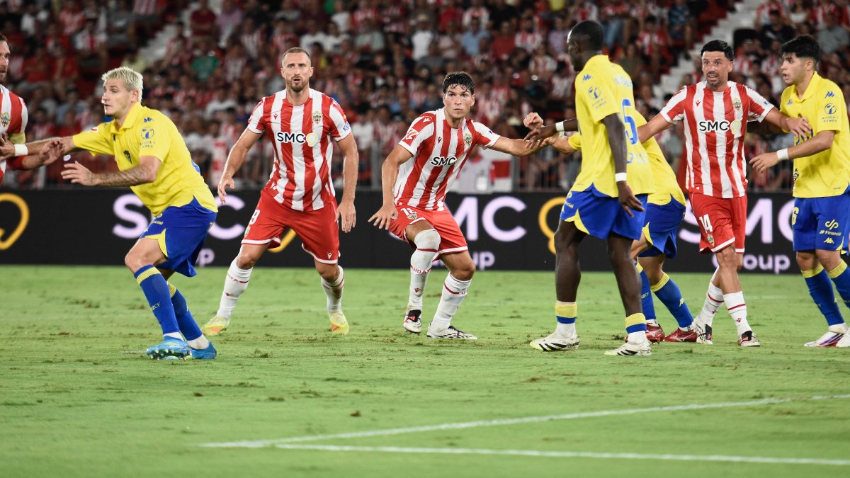 Rodrigo Ely y Bonini en el Almería (3-2) Cádiz en el Estadio de los Juegos Mediterráneos.