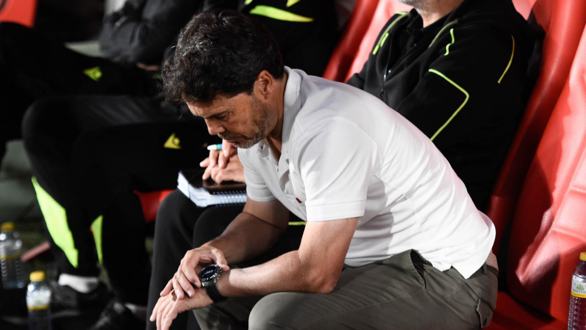 Rubi vivía los partidos mirando un reloj que le marcaba los tiempos.