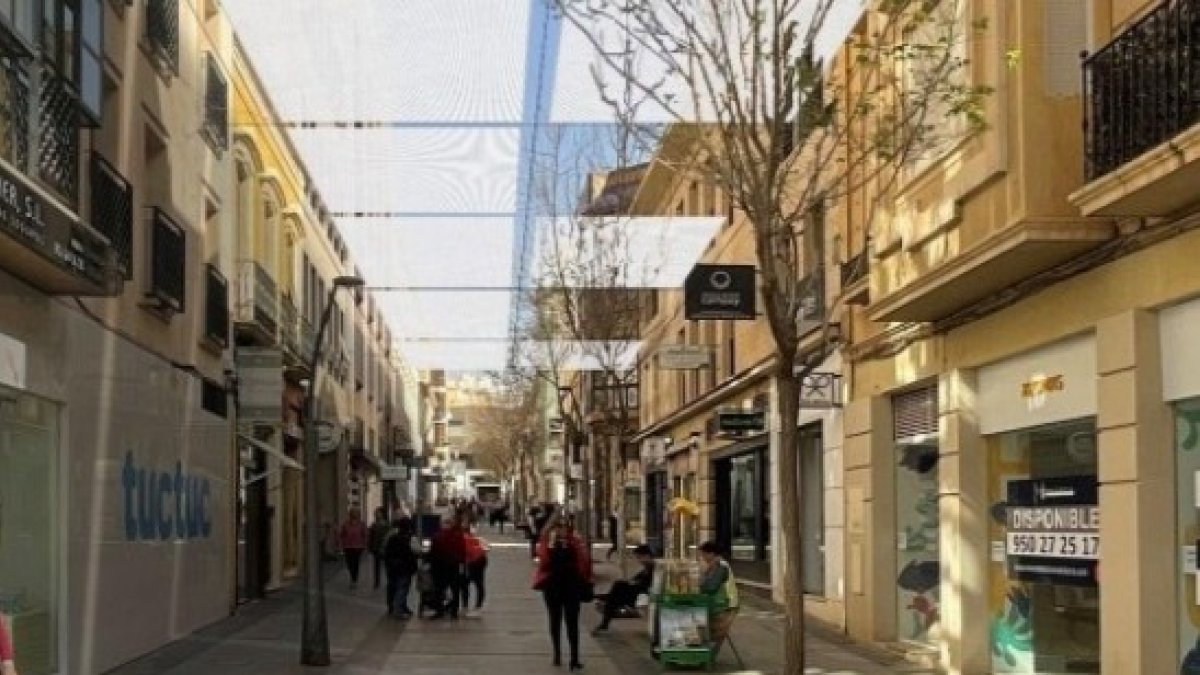 El apagón se ha producido en la calle Reyes Católicos, en pleno centro de Almería.