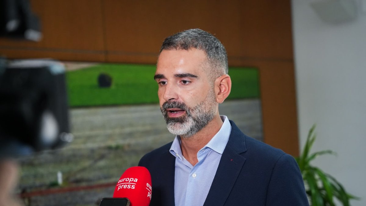Fernández-Pacheco en la atención a los medios de comunicación.
