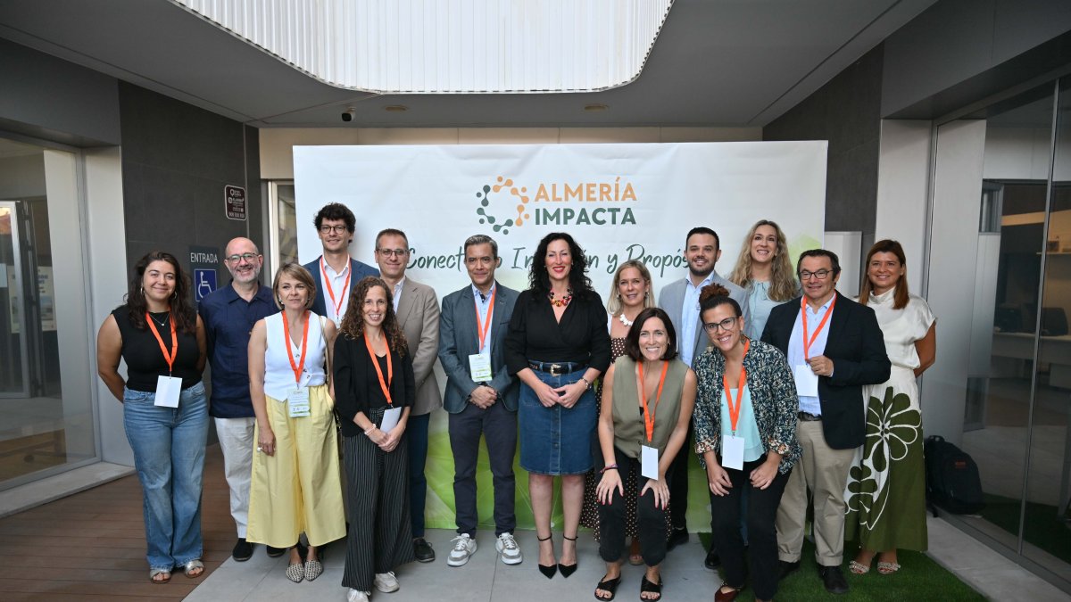 Foto de familia del encuentro Almería Impacta.