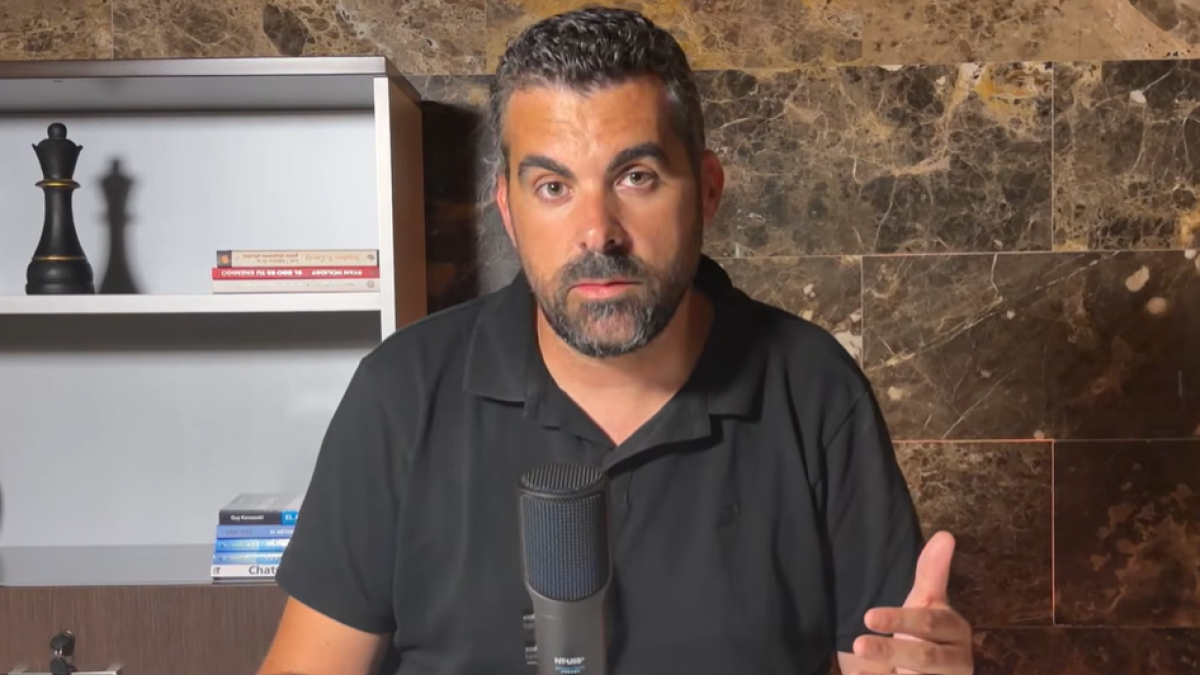 Rodrigo Sánchez, en el primer vídeo de su nueva andadura al frente de un canal de YouTube motivacional.
