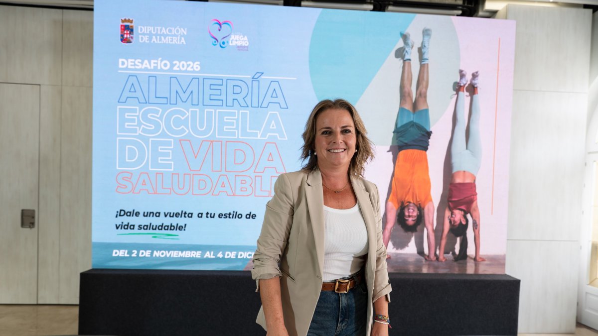 La diputada de Deportes, Vida Saludable y Juventud de Almería, María Luisa Cruz, durante la presentación del Desafío 'Almería Escuela de Vida Saludable'.
