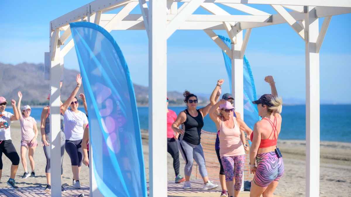 Vera diseña un programa de actividades para disfrutar de sus playas durante todo el año