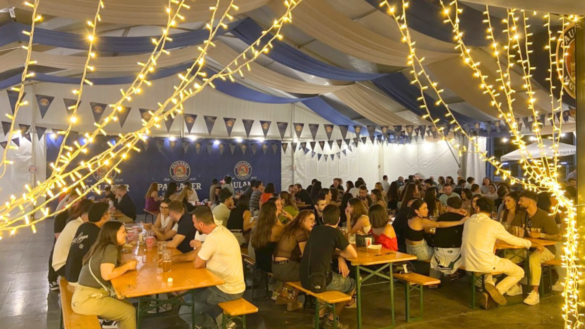 El gran ambiente del Oktoberfest Almería.