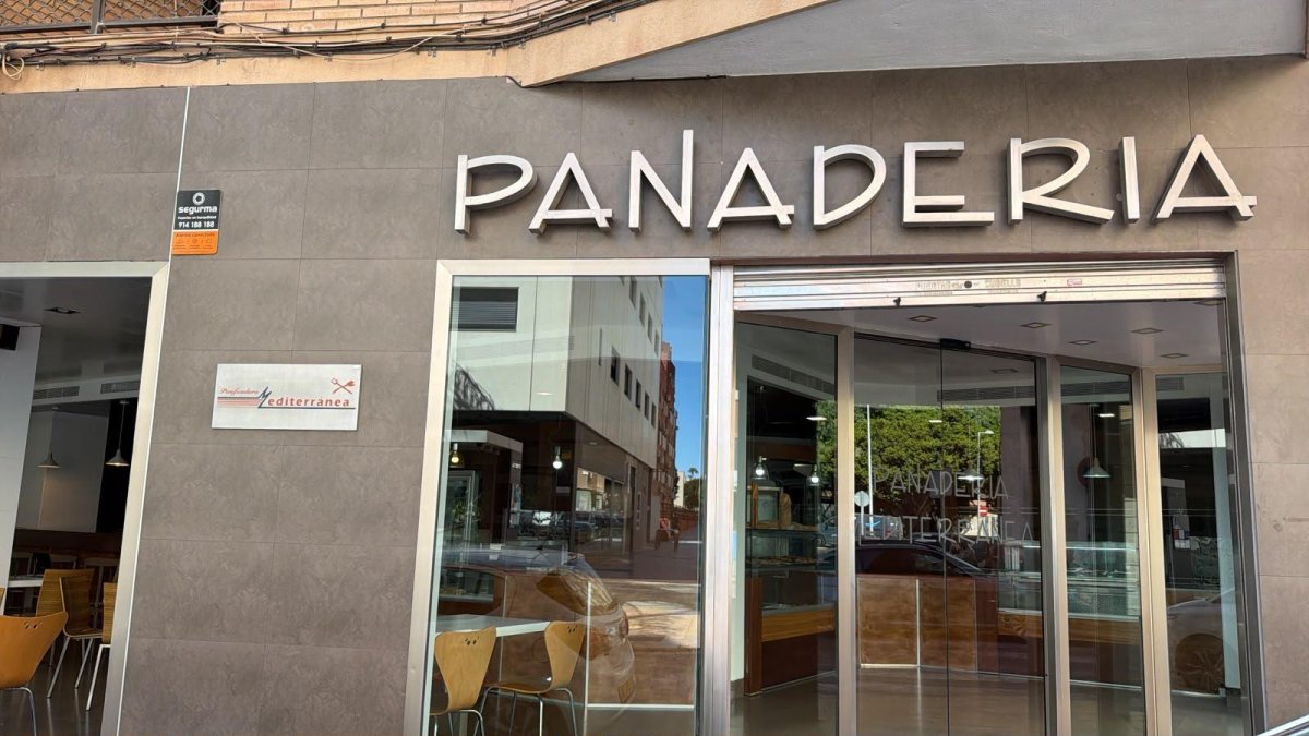 Cafetería Mediterránea ha abierto de nuevo sus puertas y la inauguración oficial será este sábado.
