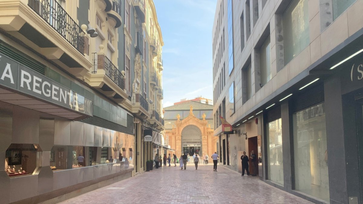 Vertiente del Paseo de Almería hacia el Mercado Central.