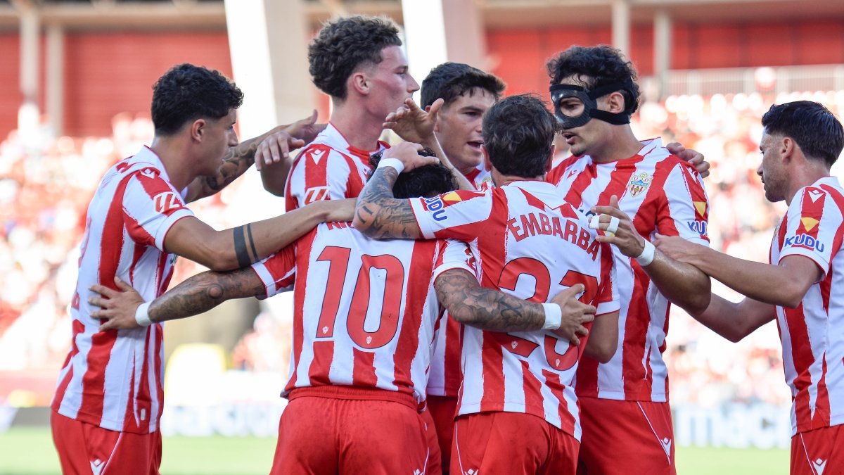 El Almería solo celebra goles en una portería.