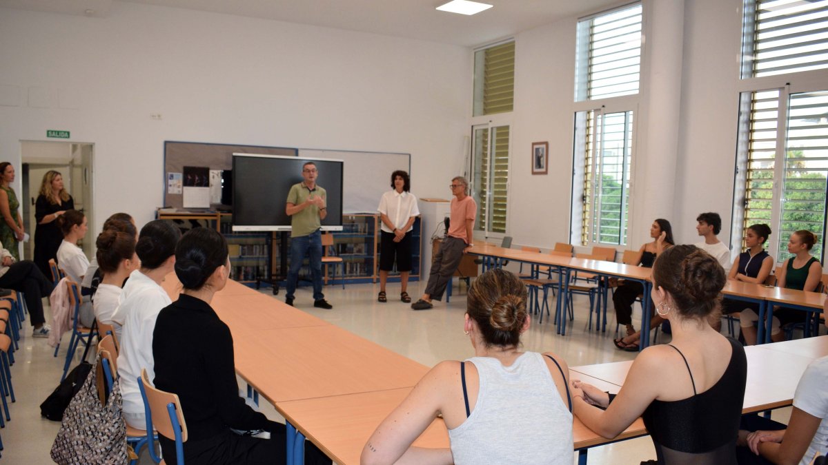 Un momento de la presentación de la 'Formación en danza para la escena' en la Universidad de Almería.