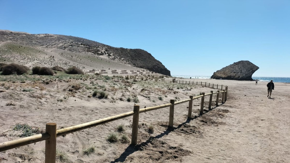 Archivo - Playa de Mónsul, en el Parque Natural de Cabo de Gata-Níjar (Almería).