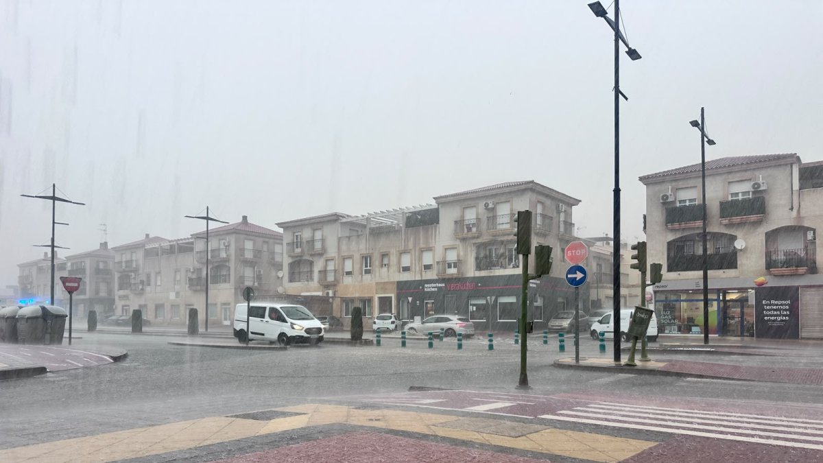La lluvia cae con intensidad en Vera