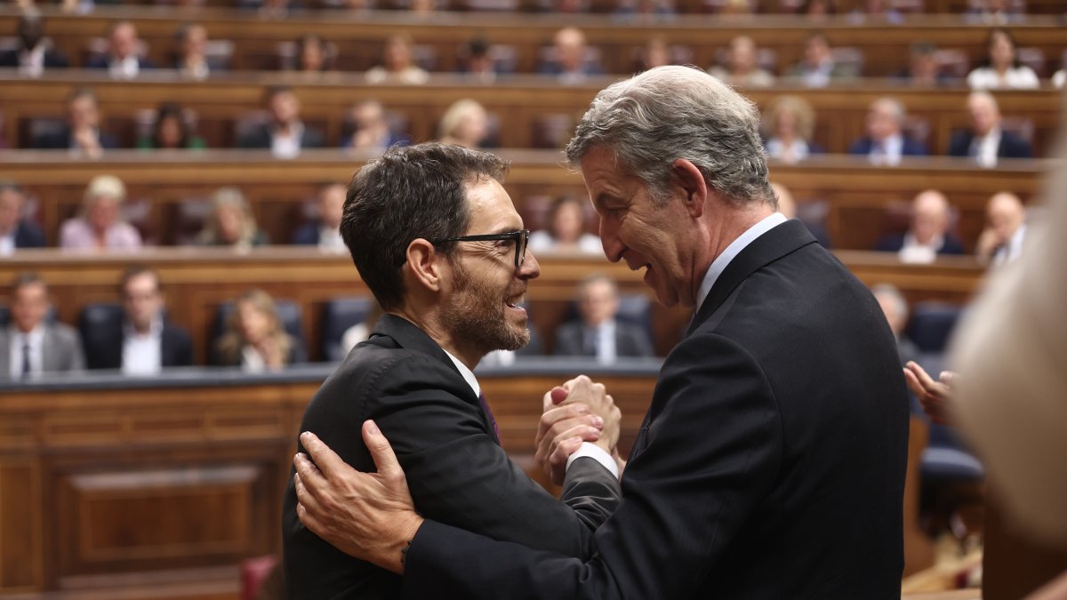 El diputado del PP Sergio Sayas y el presidente del Partido Popular, Alberto Núñez Feijóo